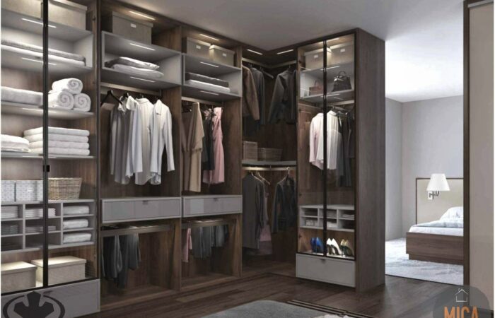 Walk-in Closet
